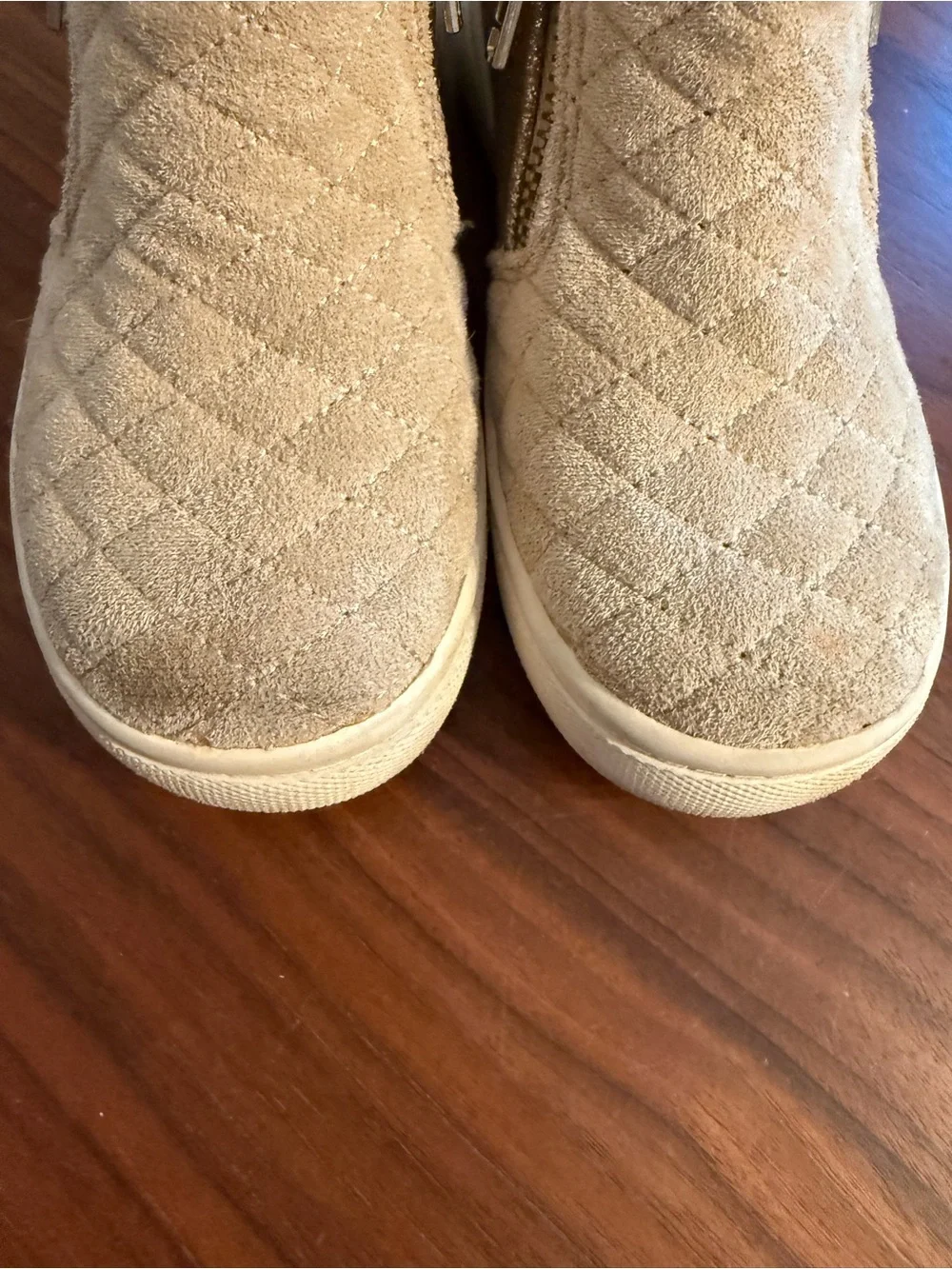 Kelly & Katie Quinn Girls 9 Gold Glitter Faux Fur Sneaker Boots